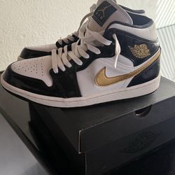 Jordan 1 Mid SE - Metallic Gold / Black / White Patent Leather (Size 9.5M)