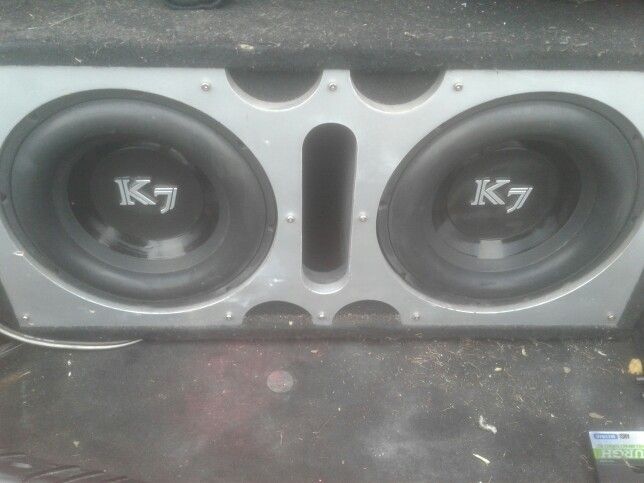 2 10" K7 audiotek subwoofer with ported box 1600 watt