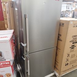 Beko 30 Inch Bottom Mount Freezer Refrigerator 