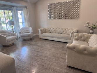Couch set/accent chairs