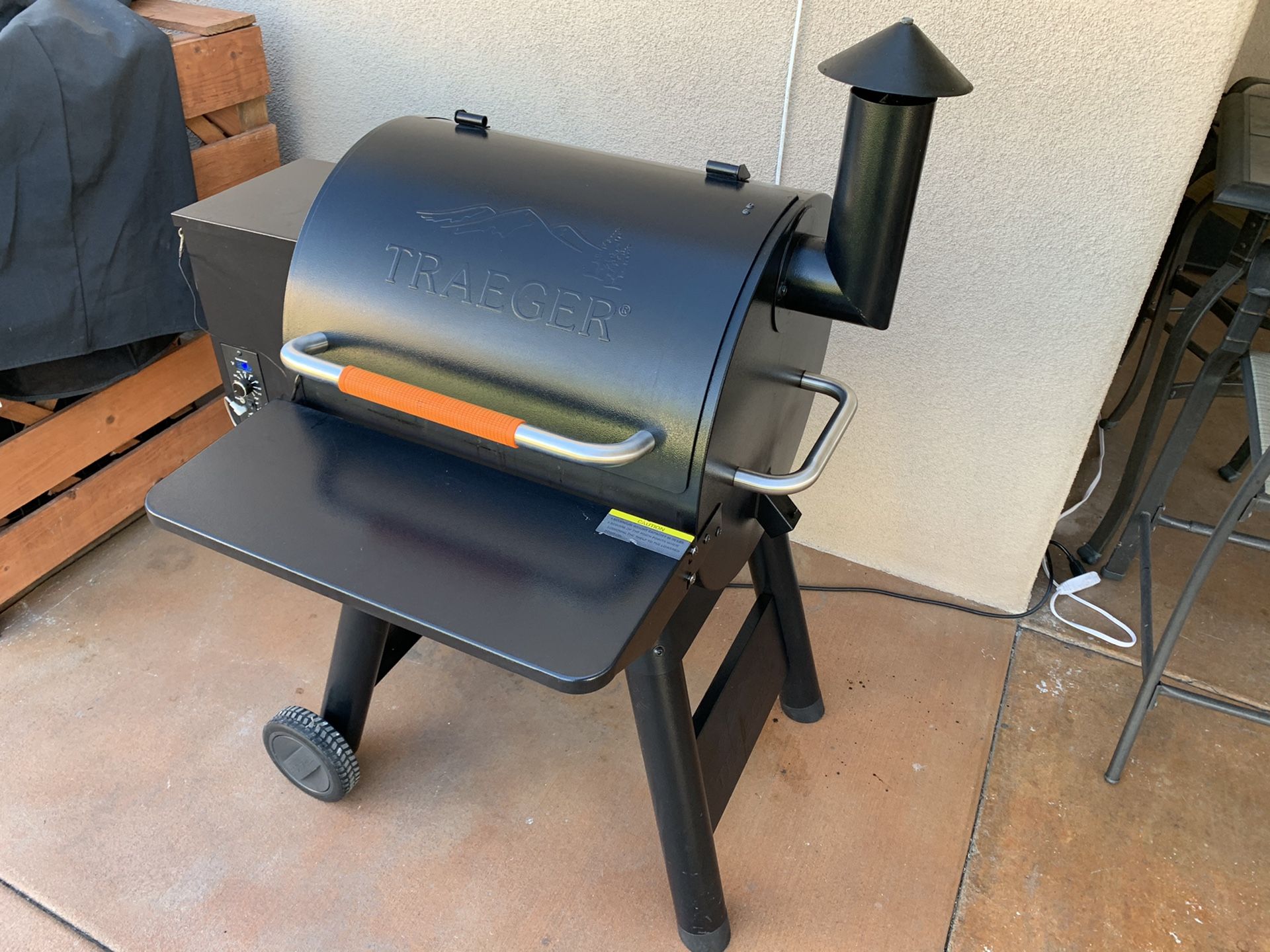 Traeger renegade pro electric smoker grill for Sale in Norwalk, CA