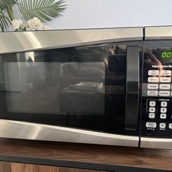 Hamilton Beach 900W Microwave
