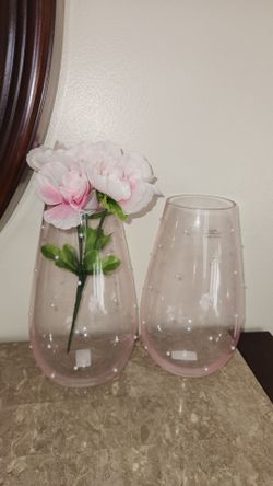 Set of 2 pink vases
