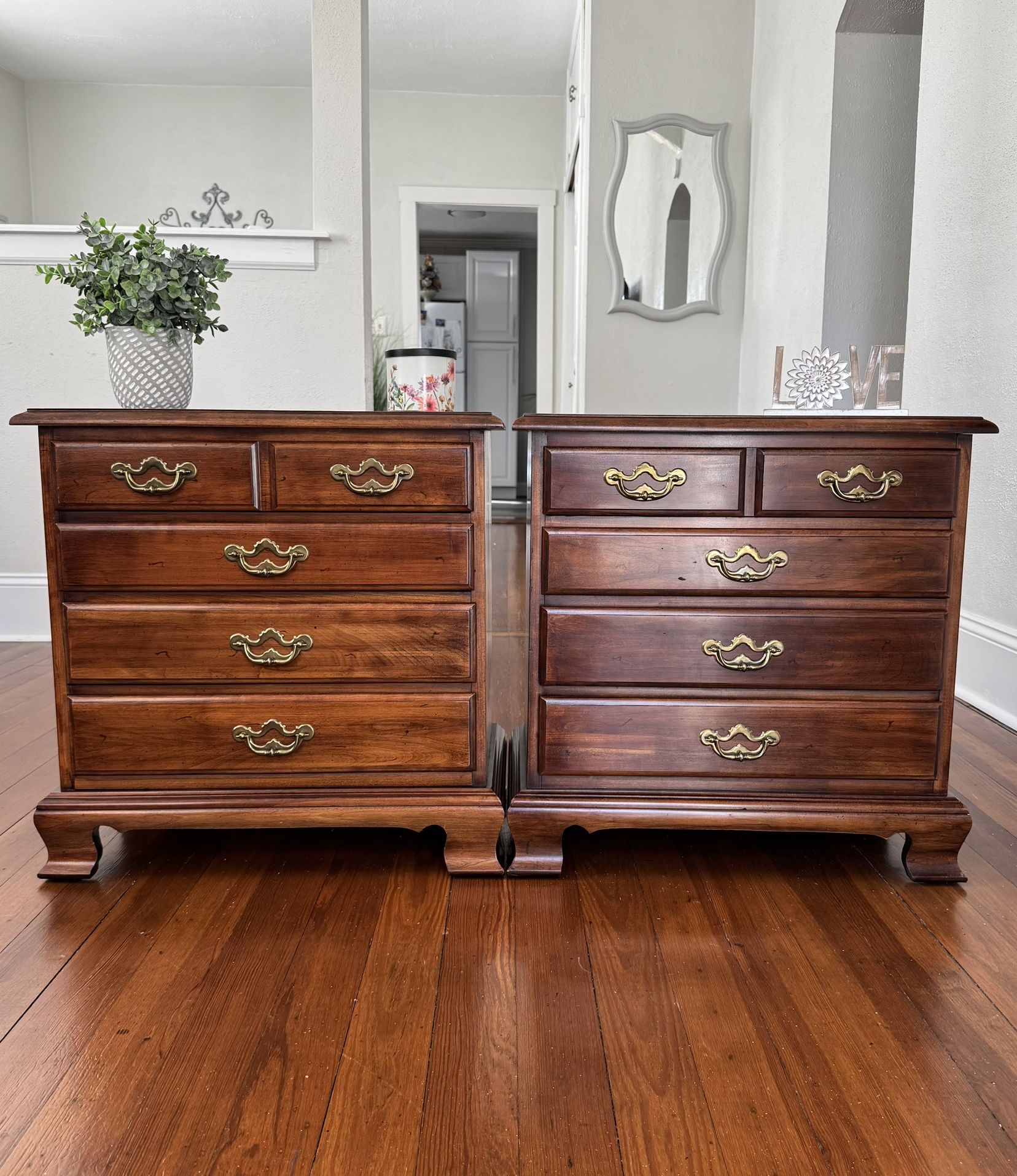 Pair Of Thomasville Nightstands