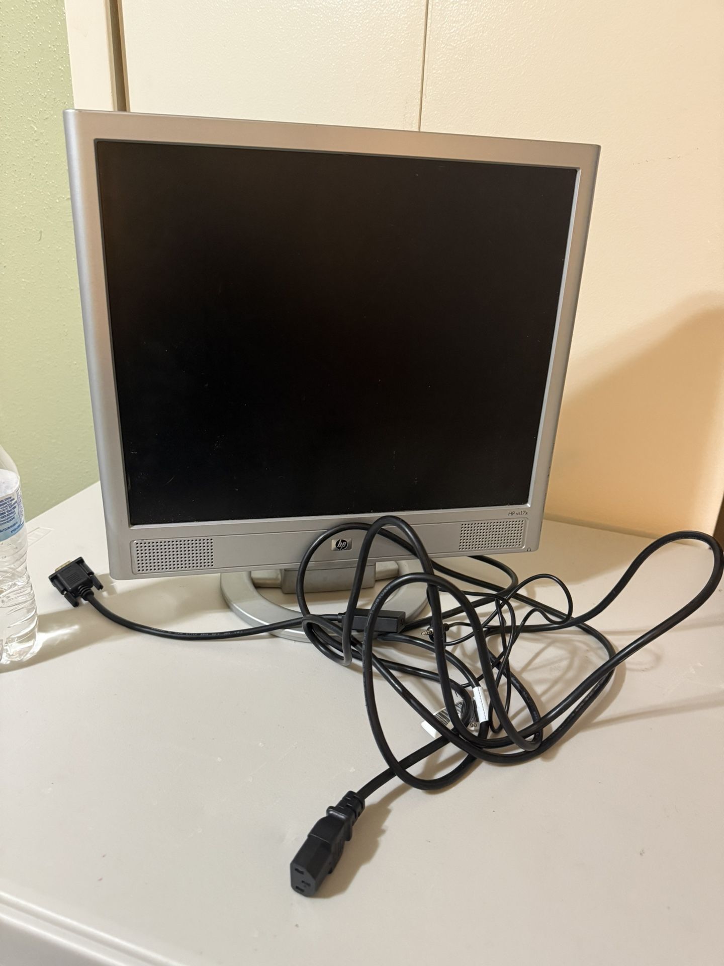 2006 HP Monitor With VGA To HDMI Adapter And VGA Cord
