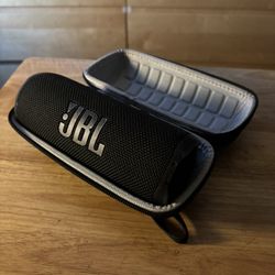 JBL Flip 6 W/ Case