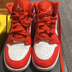 Jordan 1 Mids