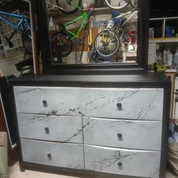 6 Drawer Dresser & Mirror