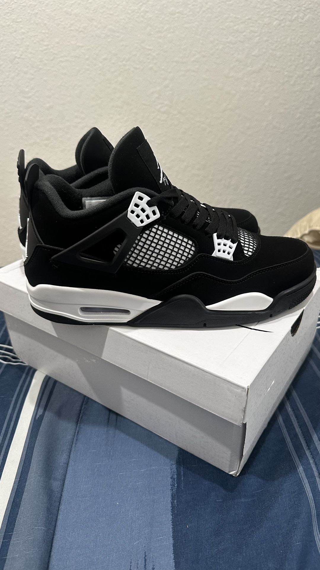 Jordan 4 White Thunder