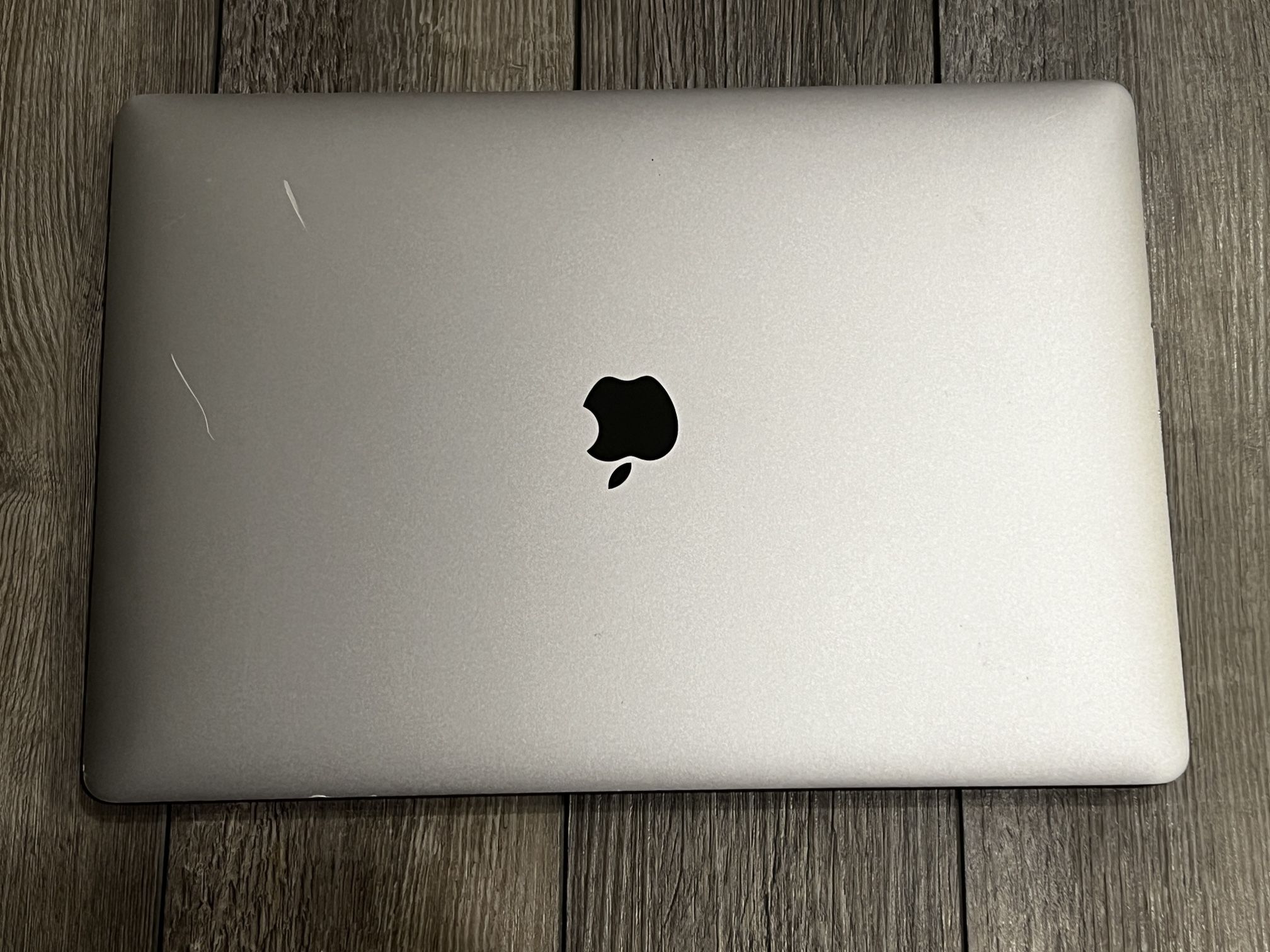 MacBook Pro 15” (A1990)
