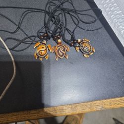 4 Turtles Necklace 