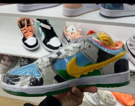 Low-top sneakers