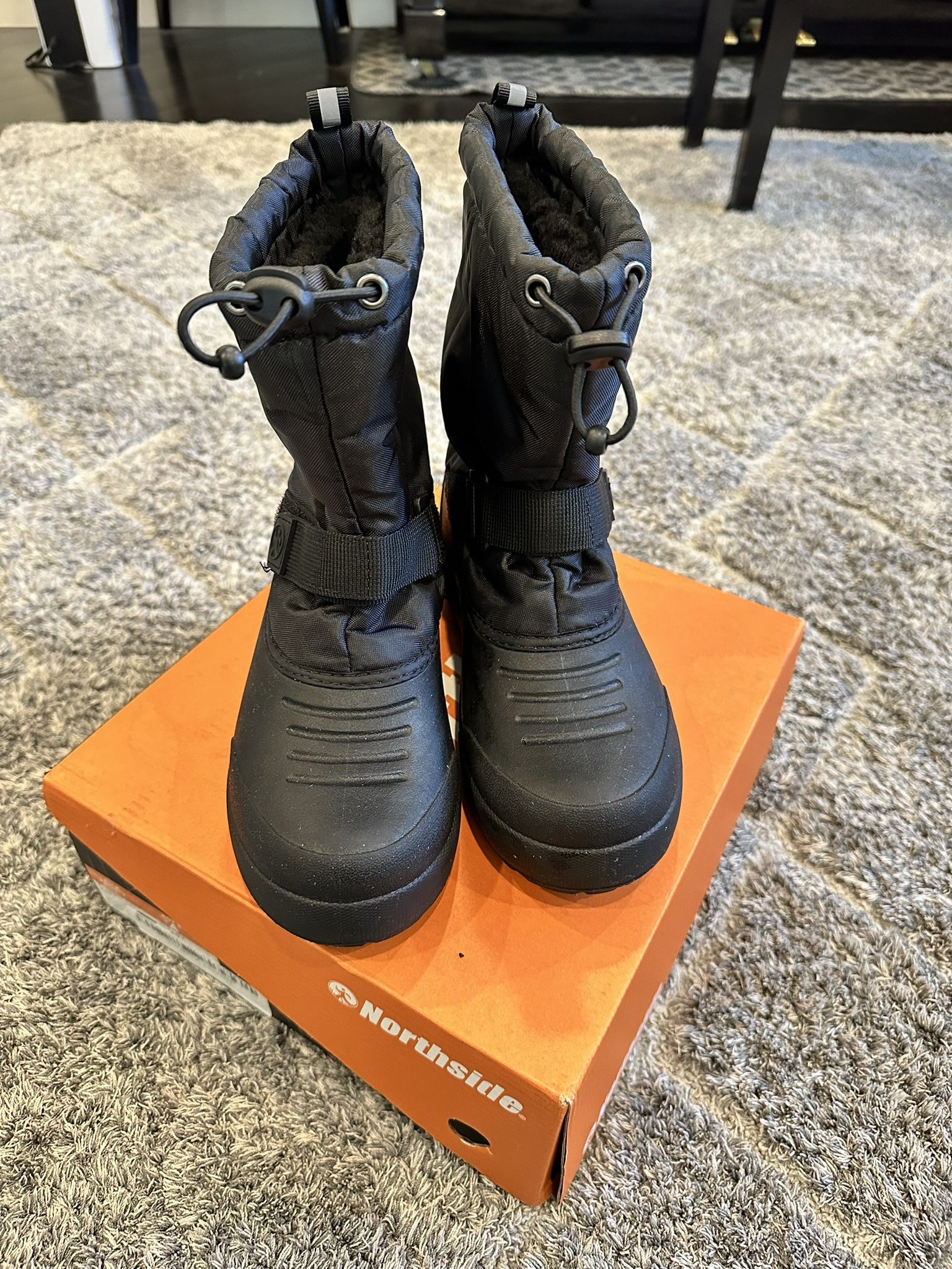 Northside Boys Snow boots Size 4