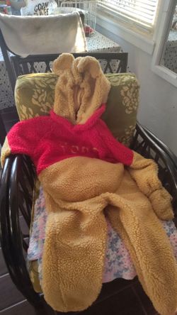 Vintage Winnie Pooh costume,size 4 to 6 years old