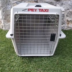 Petmate PET TAXI Gently Used Pet Crate/carrier/kennel,, Like New $50 