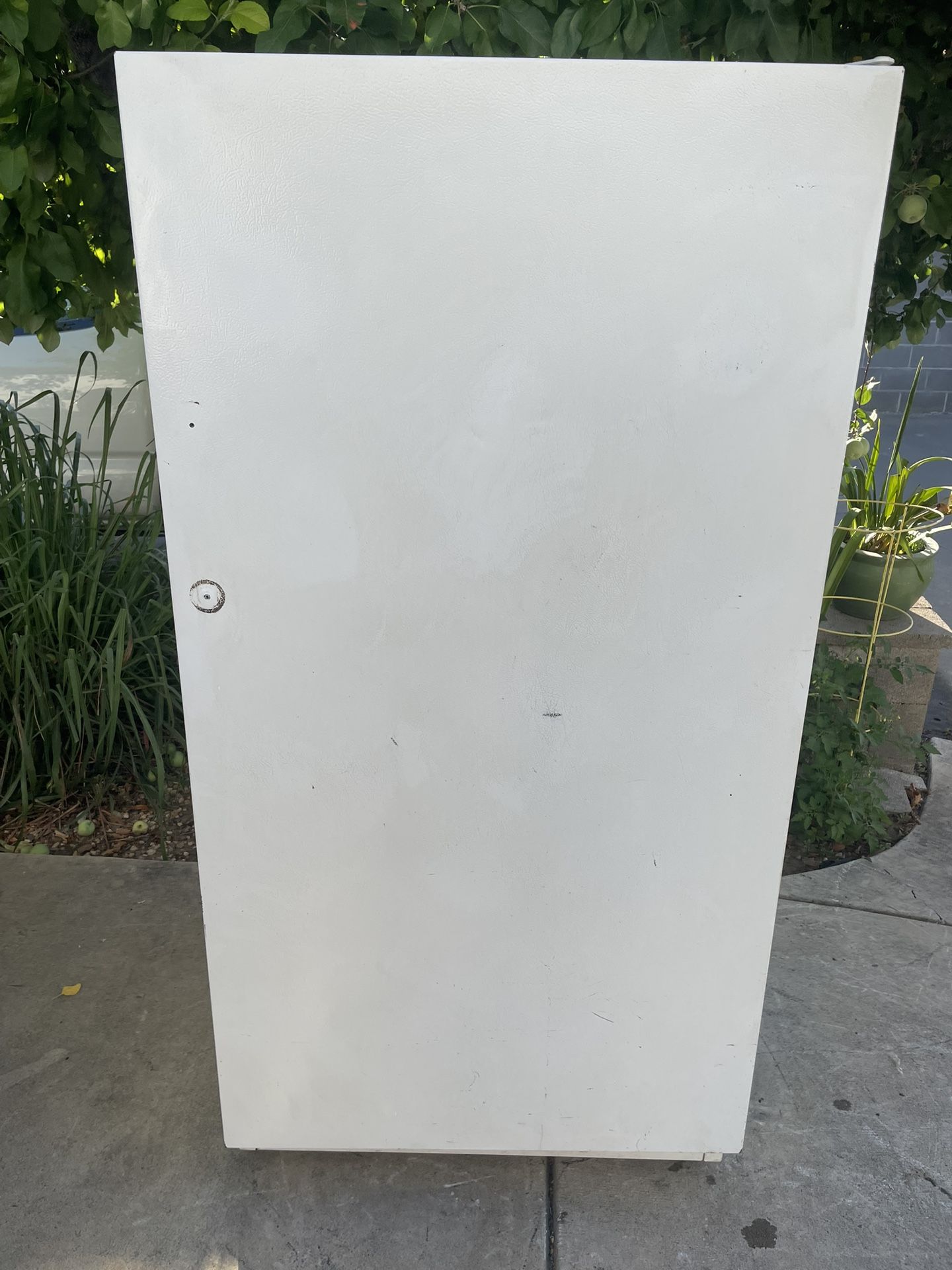 Whirlpool Standup Freezer For $130. Dimensions Are 30Wx28Dx60H. Pick Up Only.