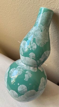 Vintage Chinese Green and White Crystalline Gourd-Shaped Vase