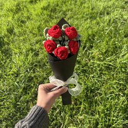 Crocheted small roses bouquet