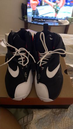 The Glove Size 9.5