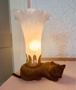 Vintage kitty, cat, accent lamp, fluted, white, frosted tulip shade, bronze metal base