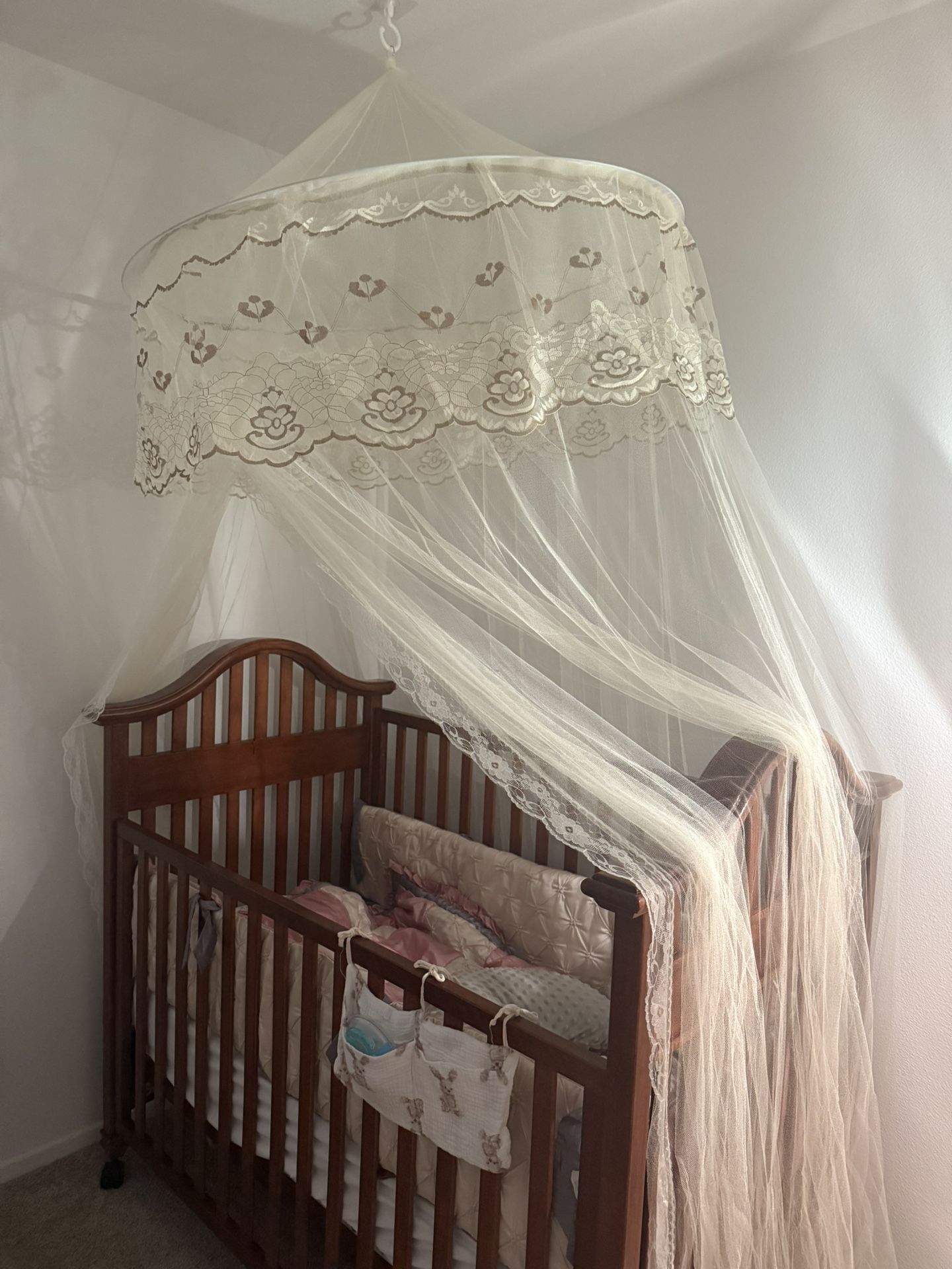 Crib + Mattress + Mosquito Net Included