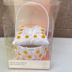 Daisy Ring Pillow And Basket Set