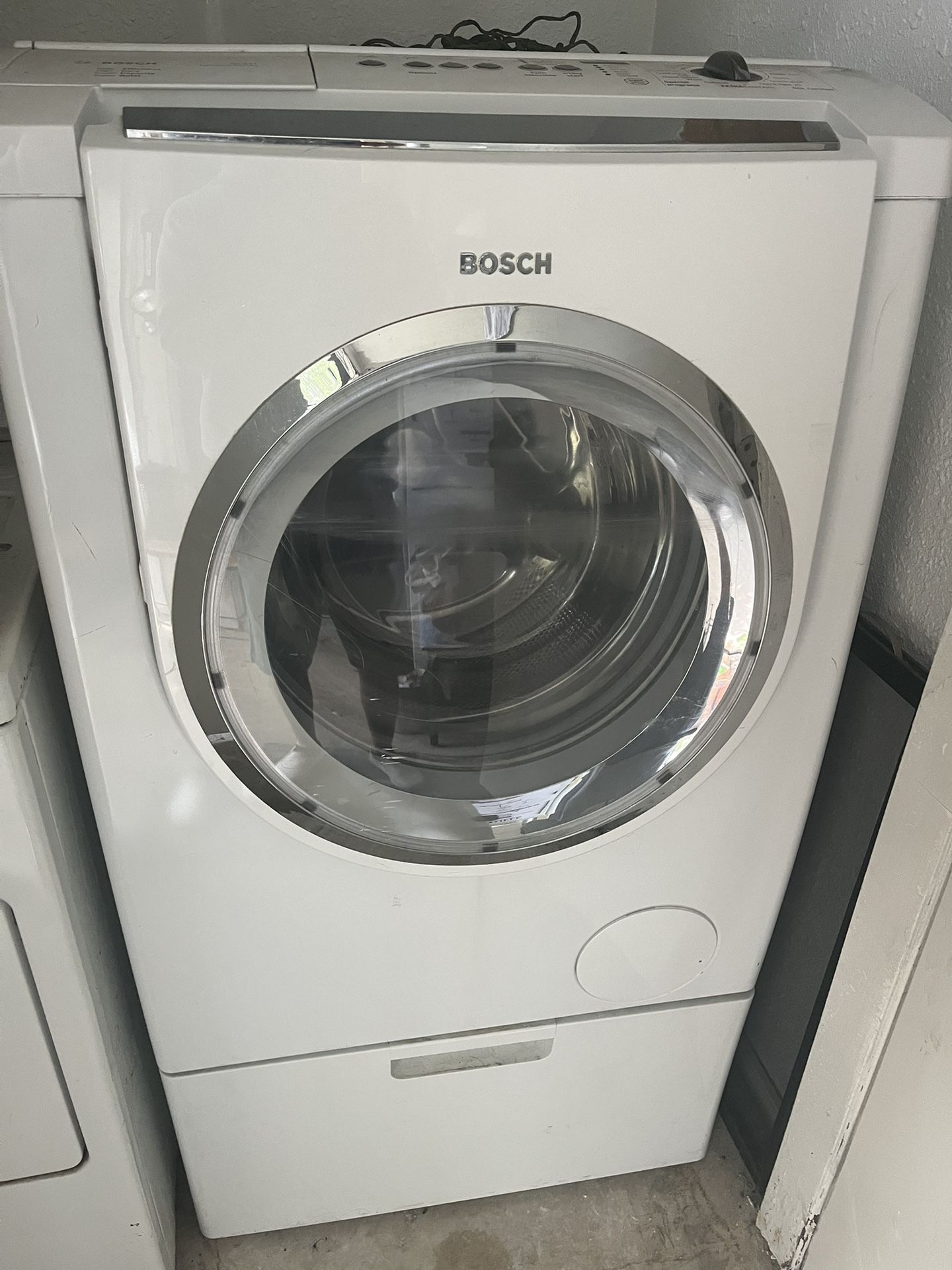 Bosch Front Load Washer With Pedastool