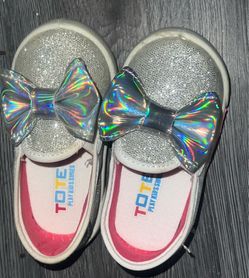 Toddler silver glitter shoes size 7