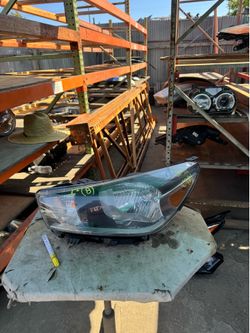 Kia RIO LEFT USED OEM HEADLIGHT (2018-2022)