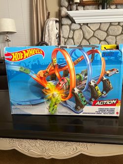 Hot Wheels Corkscrew Crash