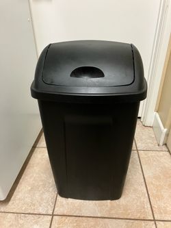 black 13 gallon trash bin