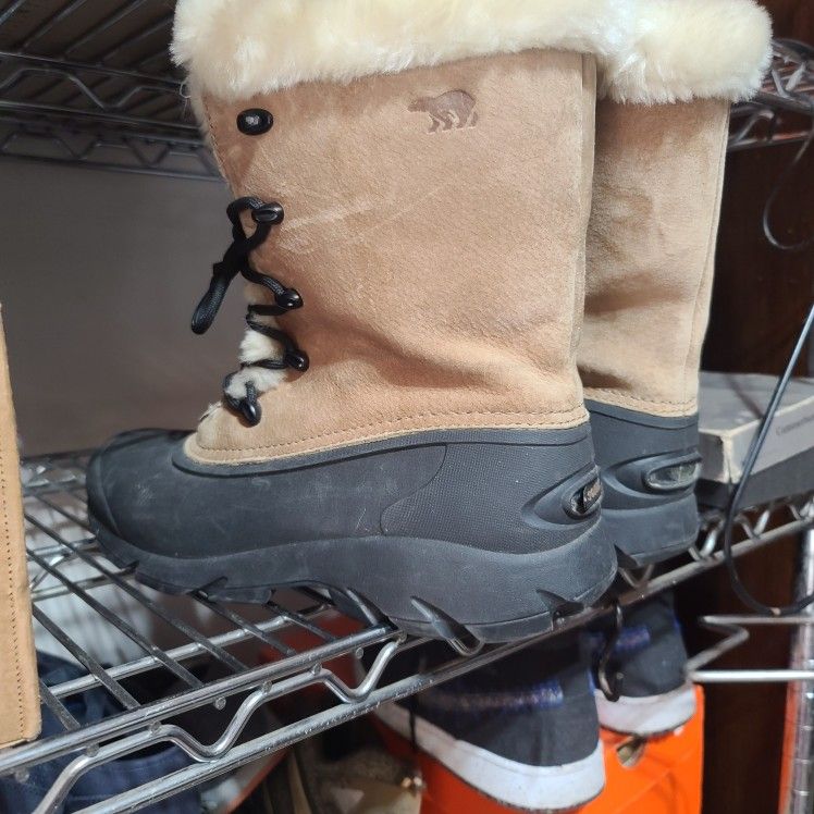 Sorel Snow Birds In New Condition Size 9