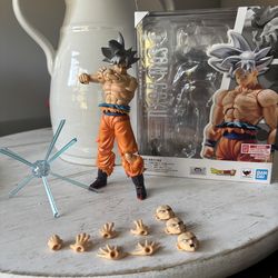 Shfiguarts Ultra Instinct Goku