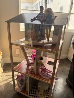 Brand New Open Concept Barbie House with Dolls/Pethouse/Pets/ Furniture/accessories need gone asap