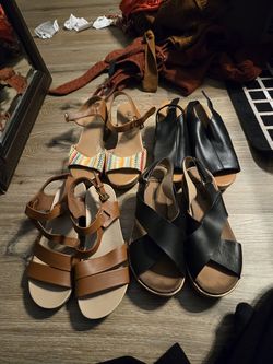 Different  shoes the 2 in the back are styles heels size 5 the brown sandals are baretrap are 5 in half and the black are clark are 5 in Really good c