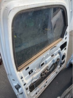 DOORS SILVERADO 1500/2500 driver side . For 2001 to 2006.