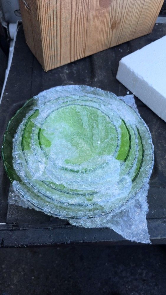 Vintage set of 5 Anchor Hocking serving bowls, green glass nesting bowls