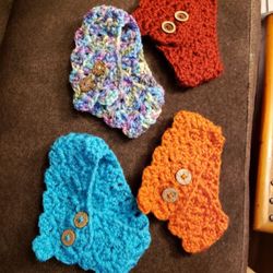 Dog or cat neck warmers. Perfect for pictures with Santa. Will make in whatever color you prefer