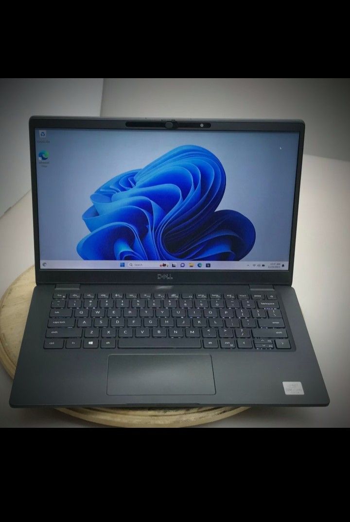 ( Laptop ) Dell latitude 7310
Intel i7 2.3ghz 8th generation
Wifi
Bluetooth
Webcam
16gb RAM
64bit system
Windows 11 pro
256gb SSD