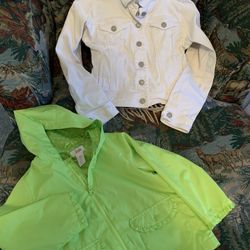 Jackets: Girls Sz: (4T) (6/8)  Like New    $4.00 Each    Chino, ca