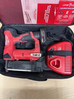 Milwaukee M12 23-Gauge Pin Nailer Kit