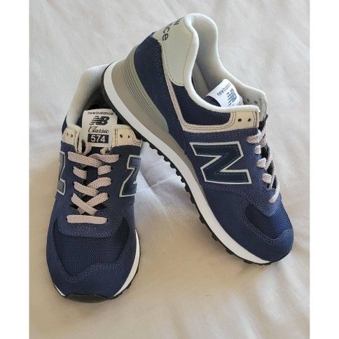 New Balance Classic 574 Core Shoe Women Size 7, Navy Blue - New