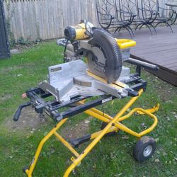 DeWalt Dual Compound Miter Saw