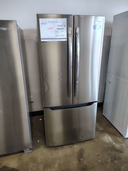 Frigidaire Gallery French door bottom freezer 17.6cu counter depth perfect for garage!