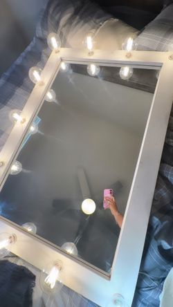 Vanity mirror
