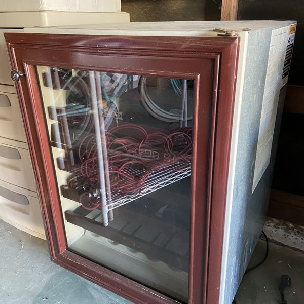 SubZero Wine Fridge Cooler Model 424 for Sale in Newport Beach, CA