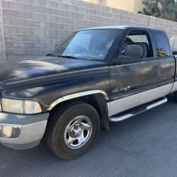 1998 dodge Ram  1500  5.2 Liters V8