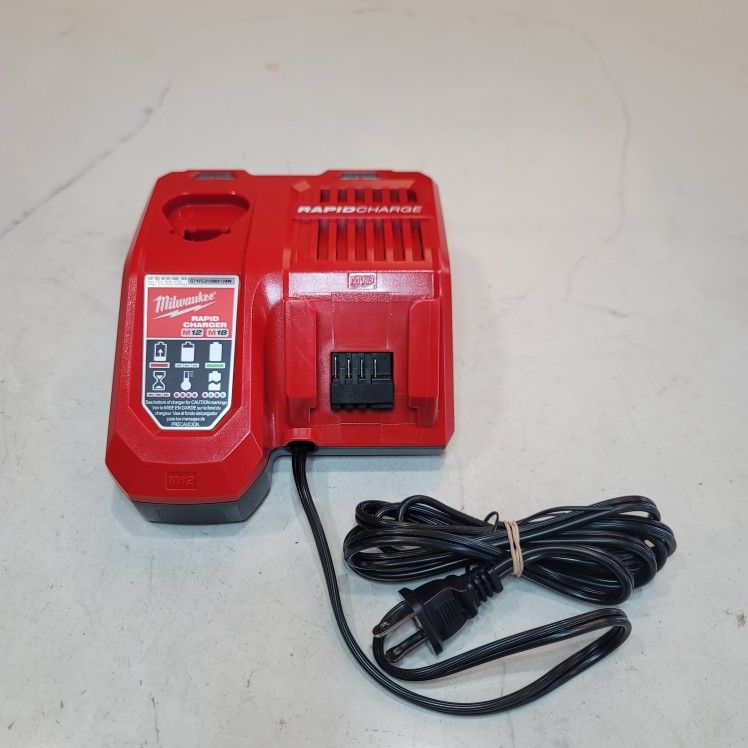 Milwaukee
M12 and M18 12-Volt/18-Volt Lithium-Ion Multi-Voltage Rapid Battery Charger