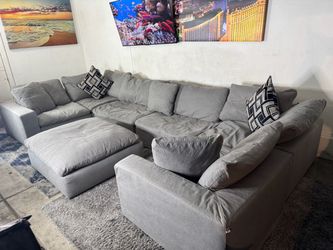 * Like New * Cloud 7pc Modular sectional sofa ( Free Delivery )