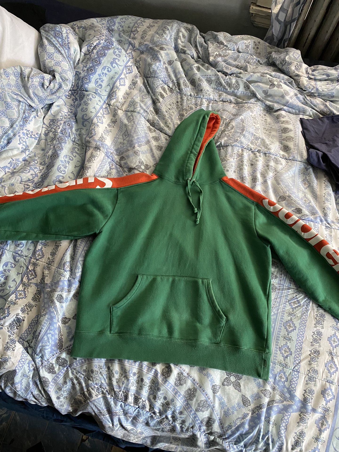 Supreme Hoodie 